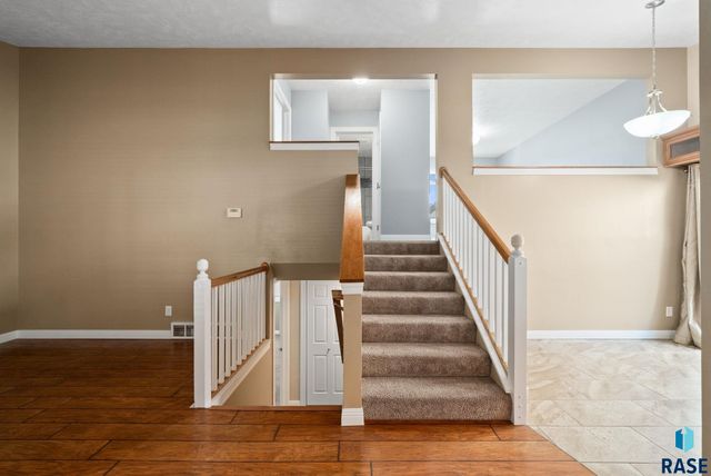 5404 W Chelsea Dr Drive, Sioux Falls, SD 57106