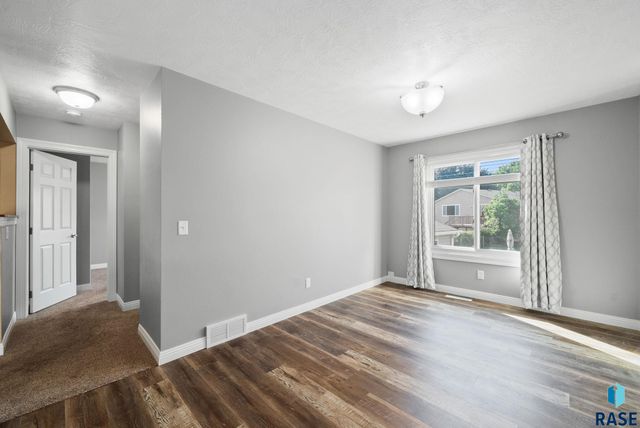 5404 W Chelsea Dr Drive, Sioux Falls, SD 57106