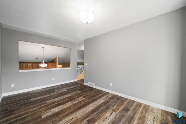 5404 W Chelsea Dr Drive, Sioux Falls, SD 57106