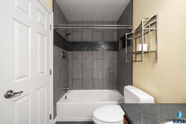 5404 W Chelsea Dr Drive, Sioux Falls, SD 57106