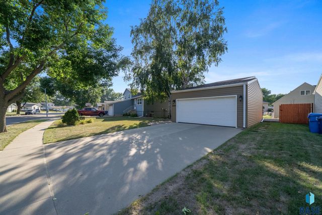 5404 W Chelsea Dr Drive, Sioux Falls, SD 57106