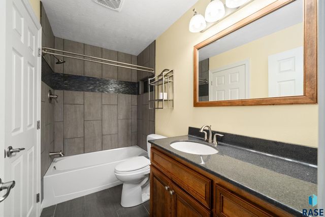 5404 W Chelsea Dr Drive, Sioux Falls, SD 57106