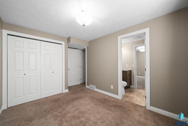 5404 W Chelsea Dr Drive, Sioux Falls, SD 57106