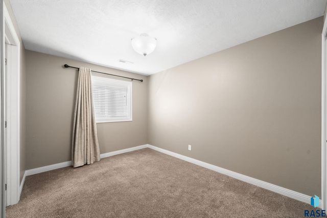 5404 W Chelsea Dr Drive, Sioux Falls, SD 57106