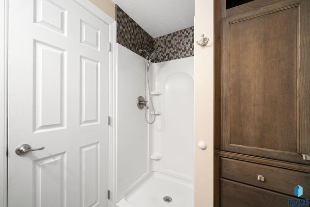 5404 W Chelsea Dr Drive, Sioux Falls, SD 57106