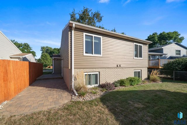 5404 W Chelsea Dr Drive, Sioux Falls, SD 57106