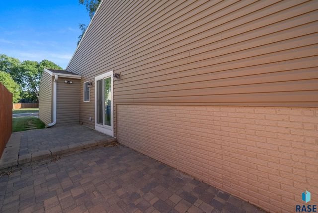 5404 W Chelsea Dr Drive, Sioux Falls, SD 57106