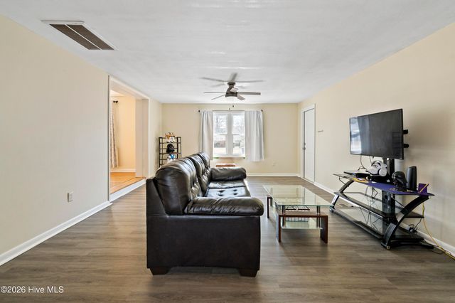 609 Forest Grove Avenue, Jacksonville, NC 28540