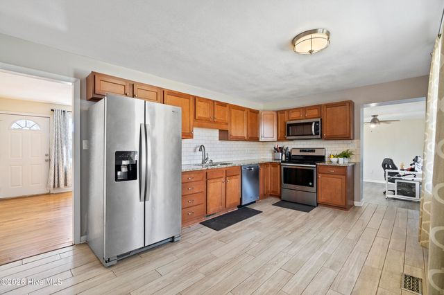 609 Forest Grove Avenue, Jacksonville, NC 28540