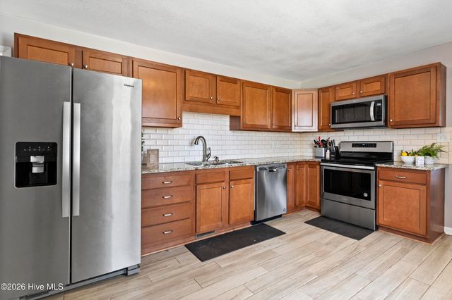 609 Forest Grove Avenue, Jacksonville, NC 28540