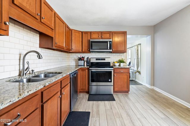 609 Forest Grove Avenue, Jacksonville, NC 28540