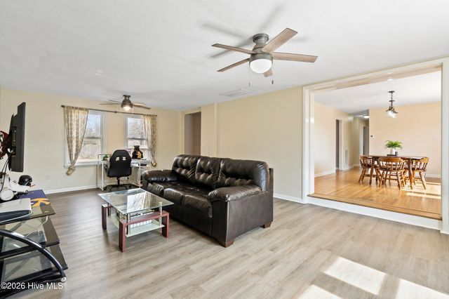 609 Forest Grove Avenue, Jacksonville, NC 28540