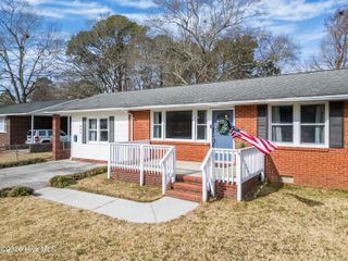 609 Forest Grove Avenue, Jacksonville, NC 28540