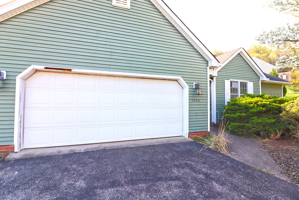 5630 Spring Meadow DR, Roanoke, VA 24018