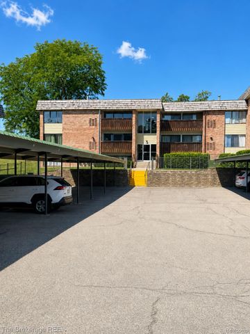 1325 S Maple Road 301, Ann Arbor, MI 48103