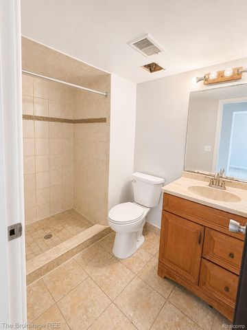 1325 S Maple Road 301, Ann Arbor, MI 48103
