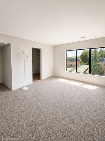 1325 S Maple Road 301, Ann Arbor, MI 48103