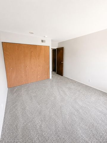 1325 S Maple Road 301, Ann Arbor, MI 48103