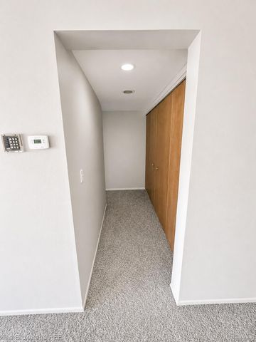 1325 S Maple Road 301, Ann Arbor, MI 48103