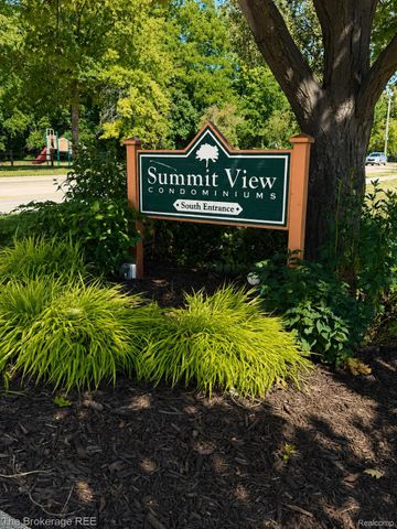 1325 S Maple Road 301, Ann Arbor, MI 48103