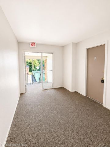 1325 S Maple Road 301, Ann Arbor, MI 48103