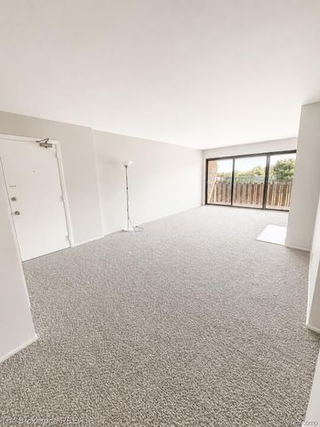 1325 S Maple Road 301, Ann Arbor, MI 48103