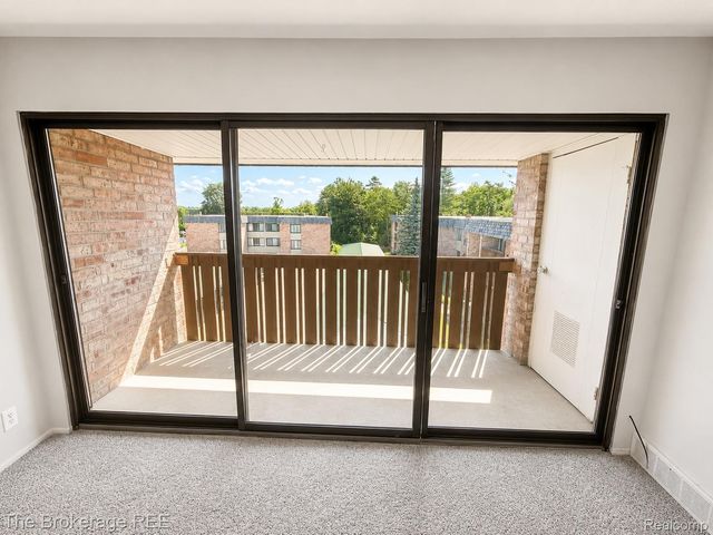1325 S Maple Road 301, Ann Arbor, MI 48103
