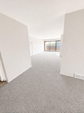 1325 S Maple Road 301, Ann Arbor, MI 48103