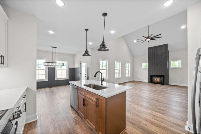 3860 Chapel Hill Rd, Clarksville, TN 37040