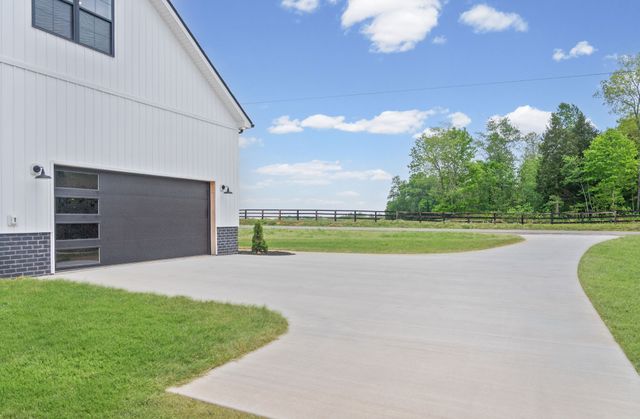 3860 Chapel Hill Rd, Clarksville, TN 37040