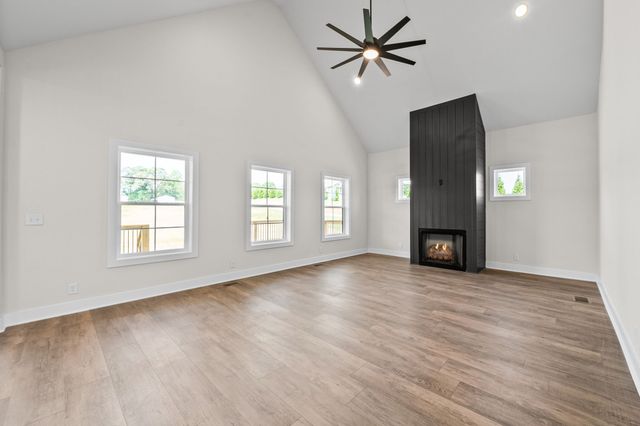 3860 Chapel Hill Rd, Clarksville, TN 37040