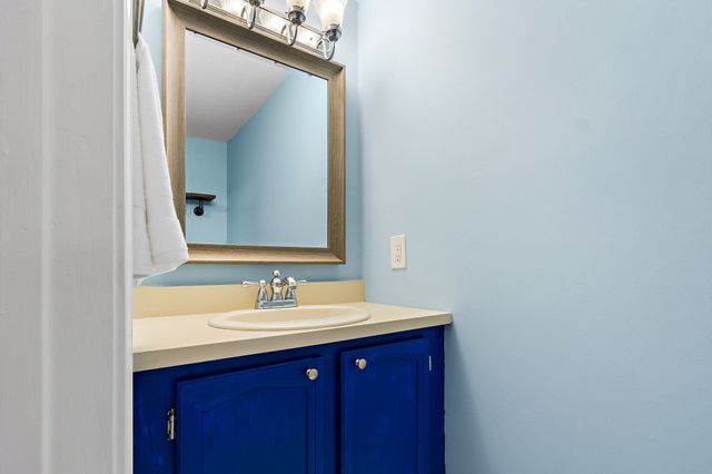 221 Maple Brook Rd 221, Bellingham, MA 02019
