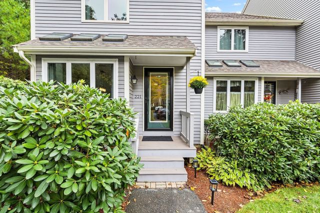 221 Maple Brook Rd 221, Bellingham, MA 02019