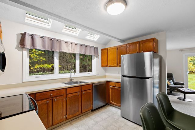 221 Maple Brook Rd 221, Bellingham, MA 02019