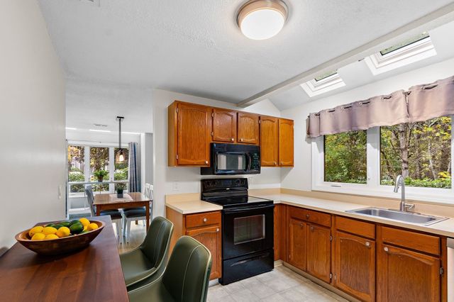 221 Maple Brook Rd 221, Bellingham, MA 02019