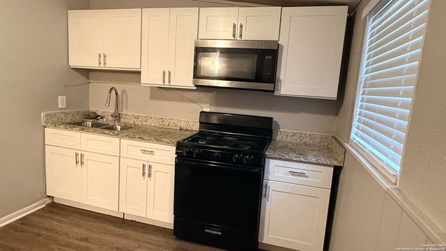 351 Overhill Dr Unit B, San Antonio, TX 78228