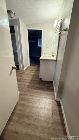 351 Overhill Dr Unit B, San Antonio, TX 78228