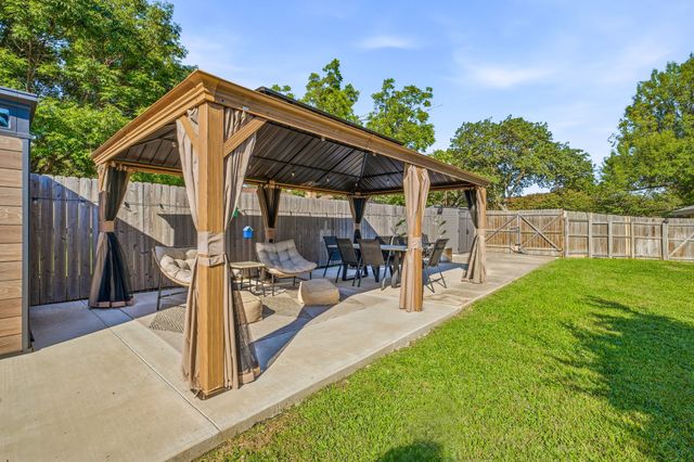 4433 Quail Hollow Road, Fort Worth, TX 76133