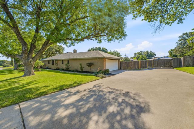 4433 Quail Hollow Road, Fort Worth, TX 76133