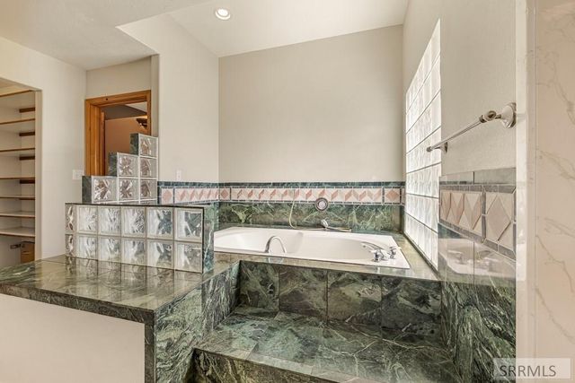 144 E 400 N, Blackfoot, ID 83221