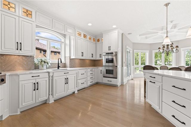 6517 Ridge Road, Parkville, MO 64152