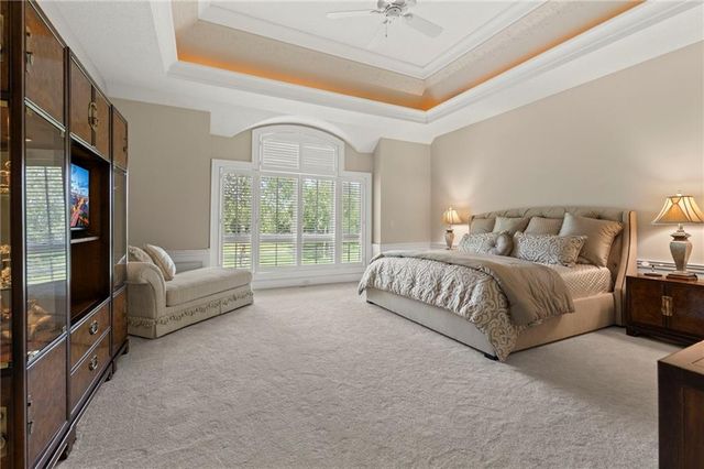6517 Ridge Road, Parkville, MO 64152