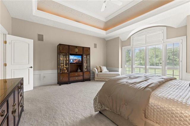 6517 Ridge Road, Parkville, MO 64152