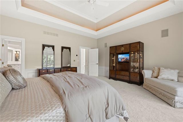6517 Ridge Road, Parkville, MO 64152