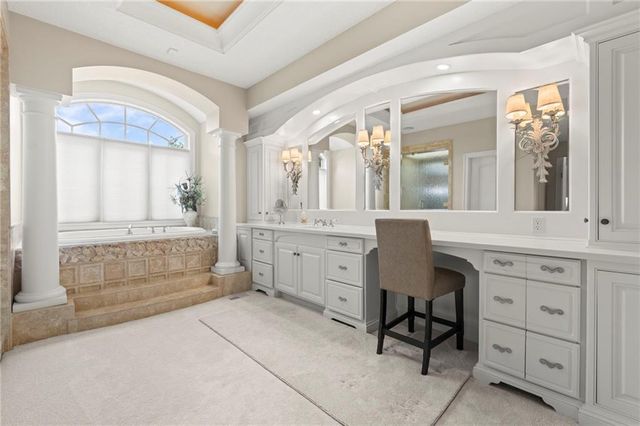 6517 Ridge Road, Parkville, MO 64152