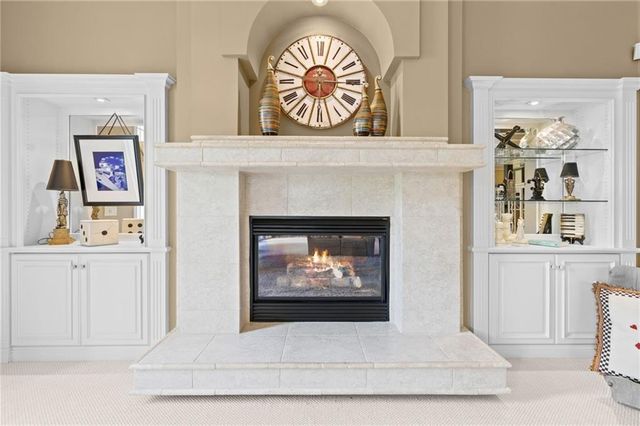 6517 Ridge Road, Parkville, MO 64152