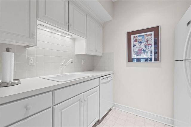 6517 Ridge Road, Parkville, MO 64152