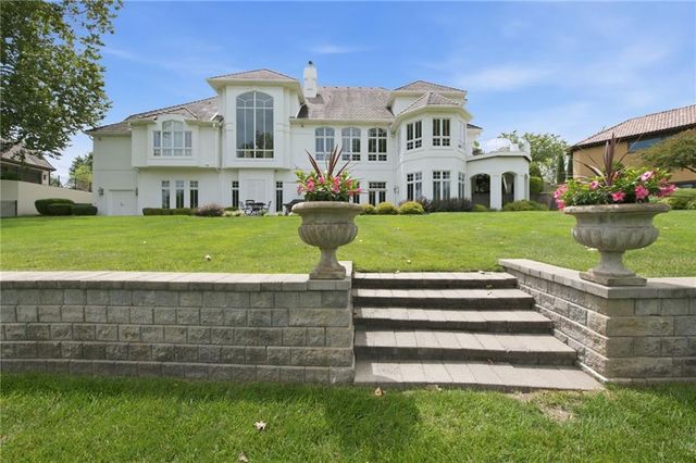 6517 Ridge Road, Parkville, MO 64152