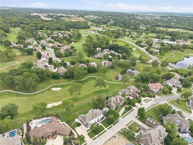 6517 Ridge Road, Parkville, MO 64152