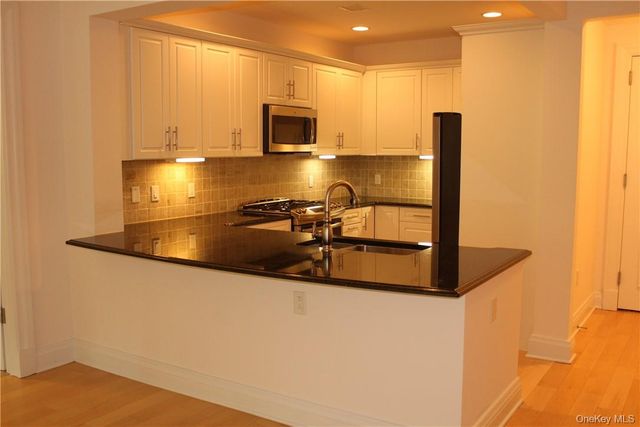 405 Trump Park, Shrub Oak, NY 10588